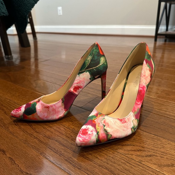 Glamorous Floral Heel Pumps. Mint condition. - Picture 4 of 5
